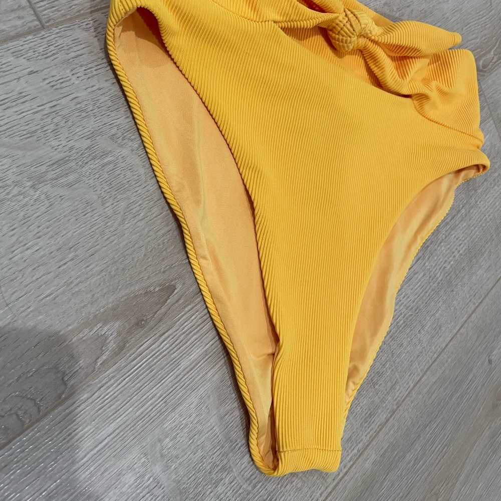 New! Beach Riot High-waisted Bikini Bottom - Picture 4 of 10